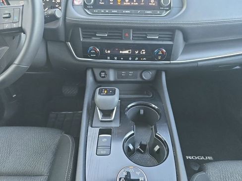 Used 2025 Nissan Rogue SV AWD/4WD image 3