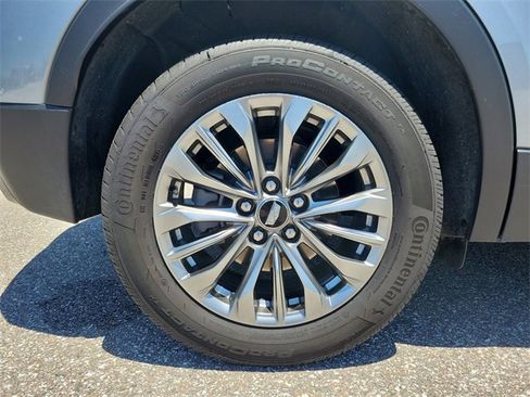 Used 2024 Cadillac XT4 Premium Luxury image 5