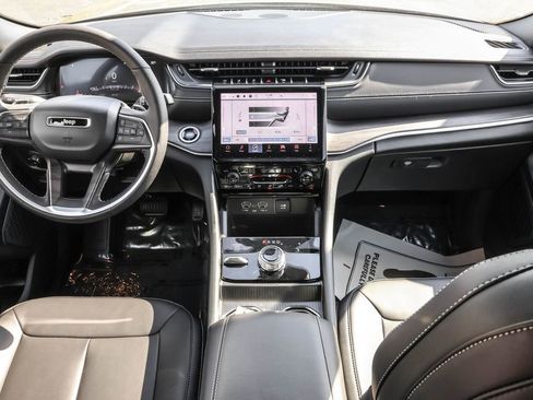 Used 2025 Jeep Grand Cherokee Limited image 31