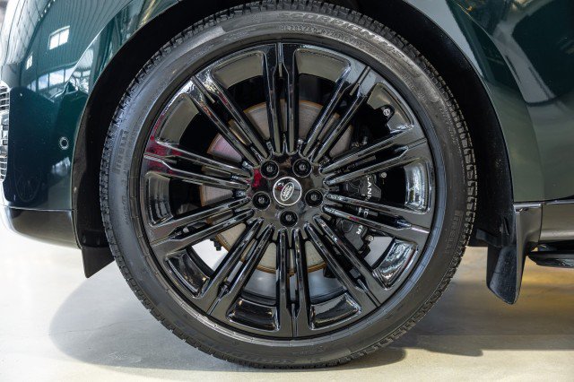 Used 2026 Land Rover Range Rover SE AWD/4WD image 18