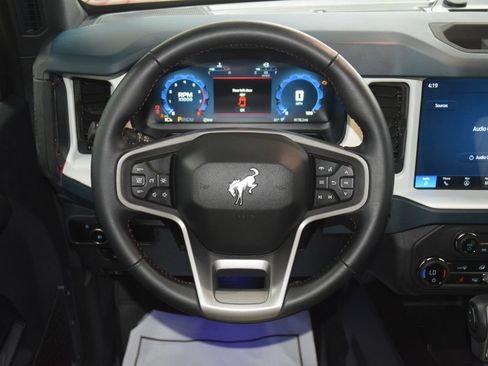 Used 2025 Ford Bronco Heritage Edition AWD/4WD image 39