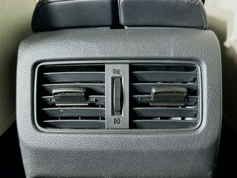 Used 2025 Nissan Rogue SV image 27