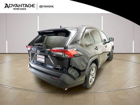 Used 2022 Toyota RAV4 LE AWD/4WD image 7