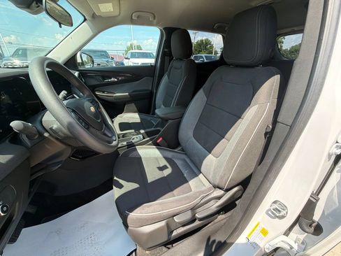Used 2024 Chevrolet TrailBlazer LT FWD image 9