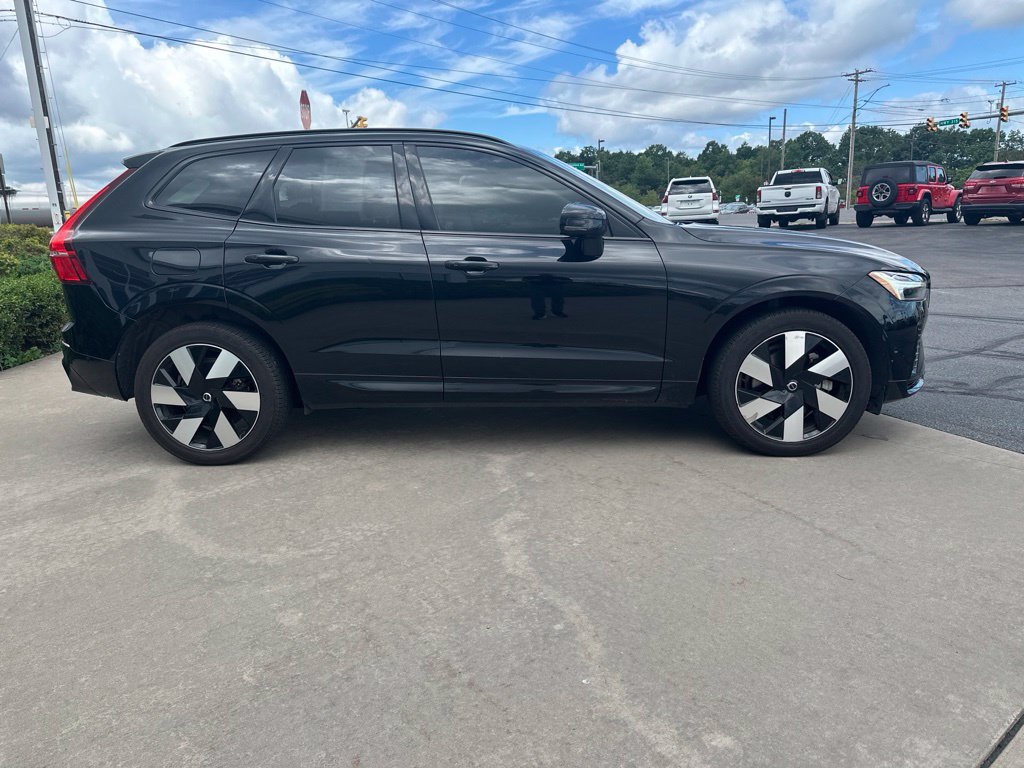 Certified 2025 Volvo XC60 T8 Plus w/ Protection Package Premier AWD/4WD image 4