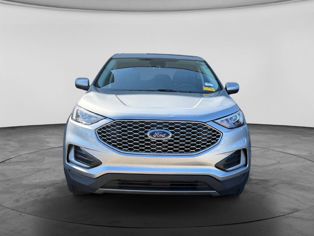 Used 2024 Ford Edge SEL AWD/4WD image 3