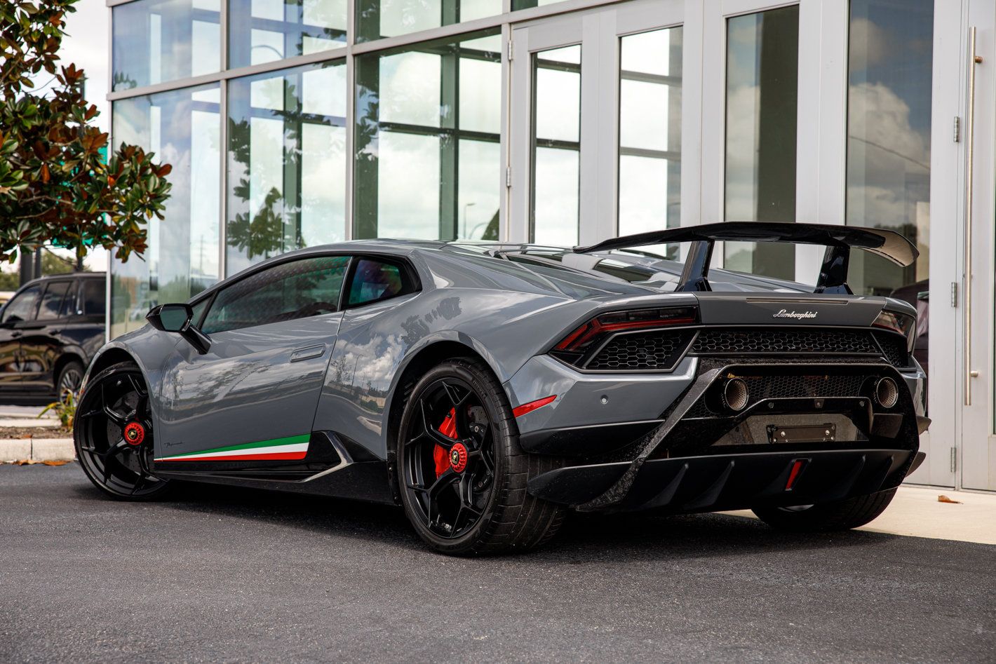 Used 2018 Lamborghini Huracan Performante AWD/4WD image 13