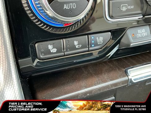 Used 2024 GMC Yukon XL Denali RWD image 35