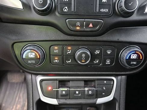 Used 2023 GMC Terrain SLT AWD/4WD image 19