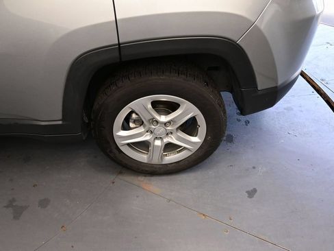 Used 2024 Jeep Compass Latitude AWD/4WD image 16