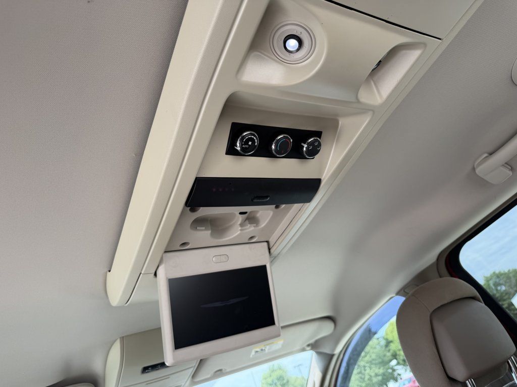 Used 2012 Chrysler Town & Country Touring w/ Entertainment Group #1 FWD image 33