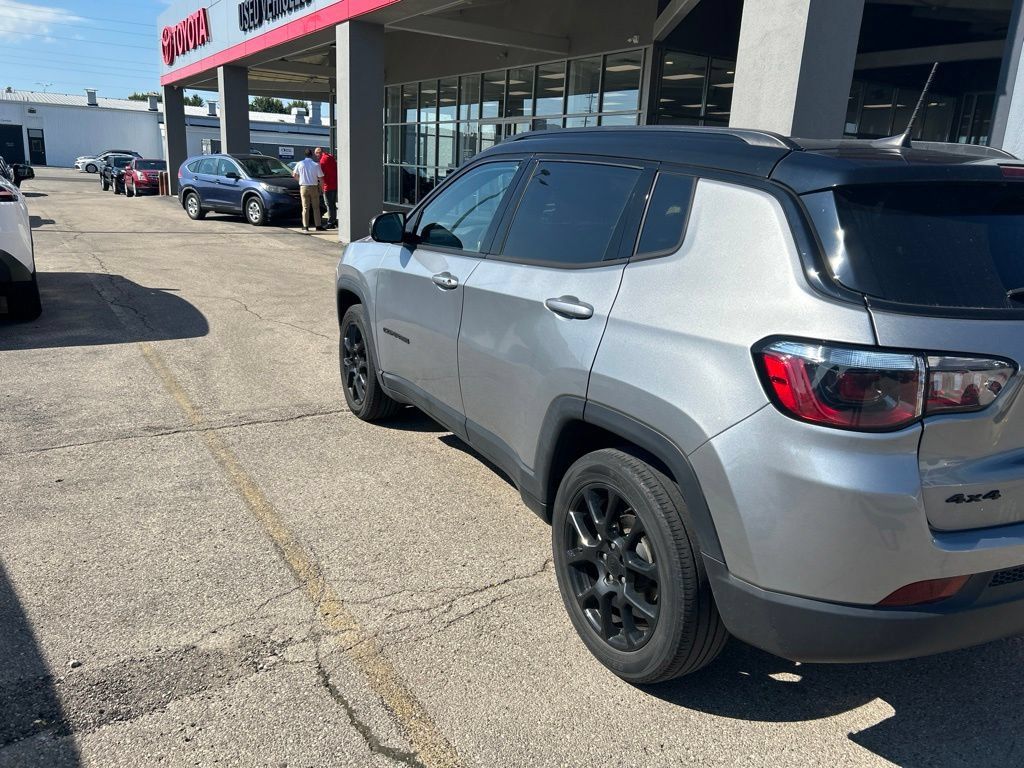 Used 2022 Jeep Compass Latitude w/ Convenience Group AWD/4WD image 6