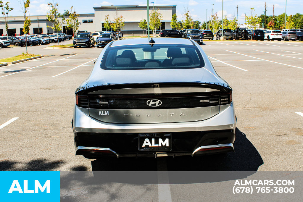 Used 2025 Hyundai Sonata SEL FWD image 10