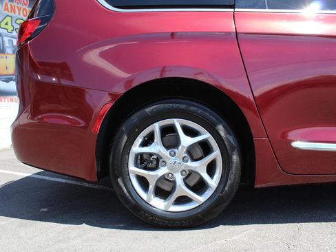Used 2018 Chrysler Pacifica Limited FWD image 8