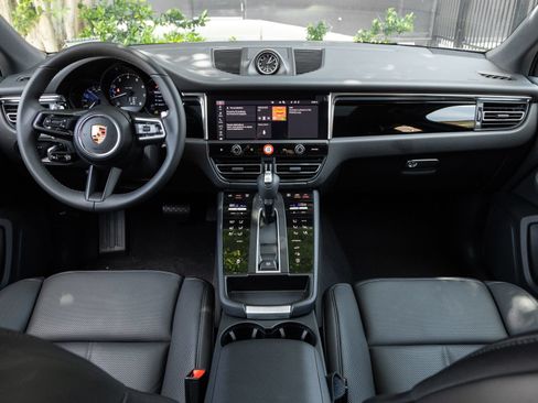 Certified 2026 Porsche Macan AWD/4WD image 12