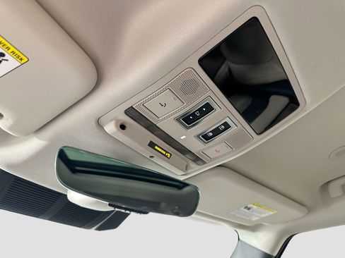 Used 2023 Land Rover Defender 130 SE image 22