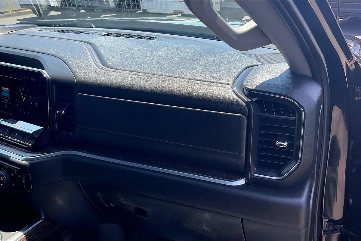 Used 2023 Chevrolet Silverado 1500 LT RWD image 31