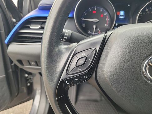 Certified 2022 Toyota C-HR XLE image 22