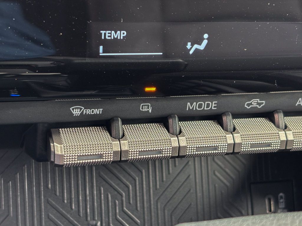 Certified 2025 Toyota Tacoma SR5 AWD/4WD image 34