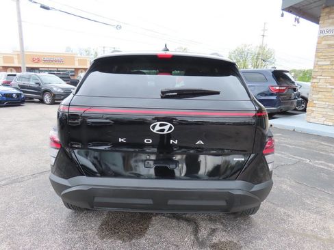Used 2025 Hyundai Kona SEL AWD/4WD image 3