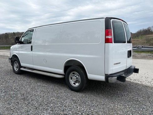 Used 2024 Chevrolet Express 2500 w/ Driver Convenience Package RWD image 6