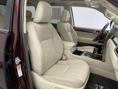 Used 2019 Lexus GX 460 Premium w/ Premium Package image 17