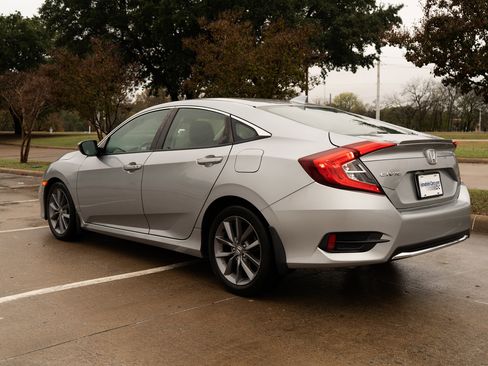 Used 2019 Honda Civic EX image 7