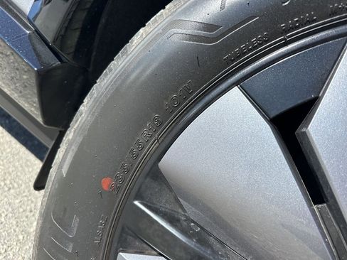 Used 2023 Nissan Ariya AWD image 32