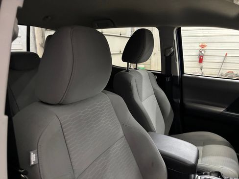 Used 2018 Toyota Tacoma SR5 RWD image 26