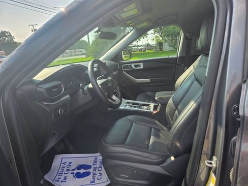 Used 2023 Ford Explorer XLT w/ Equipment Group 202A AWD/4WD image 6
