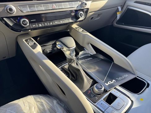 New 2025 Kia Telluride S image 17