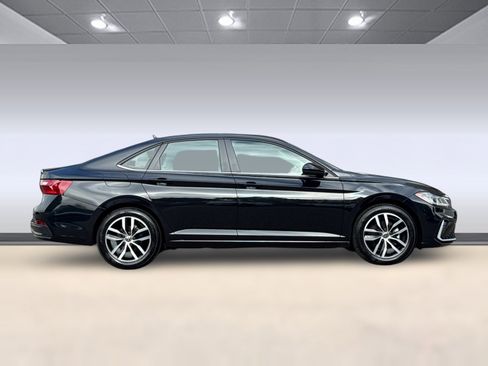 Used 2025 Volkswagen Jetta SE FWD image 7