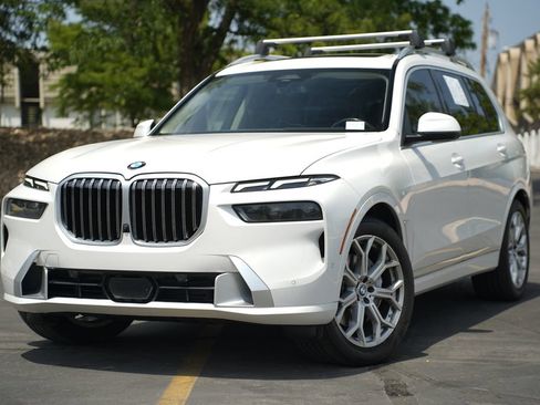 Used 2023 BMW X7 xDrive40i w/ Premium Package AWD/4WD image 1