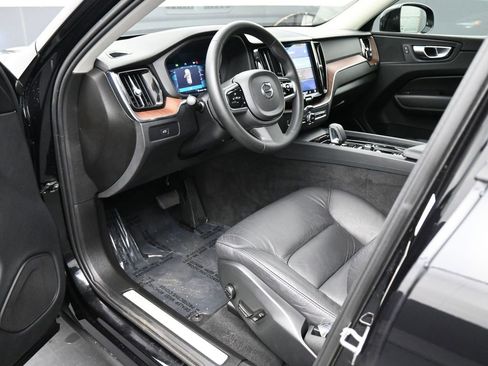 Used 2024 Volvo XC60 B5 Plus w/ Protection Package Premier image 2