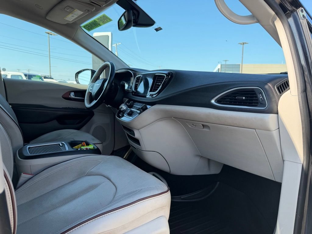 Used 2020 Chrysler Pacifica Limited FWD image 33