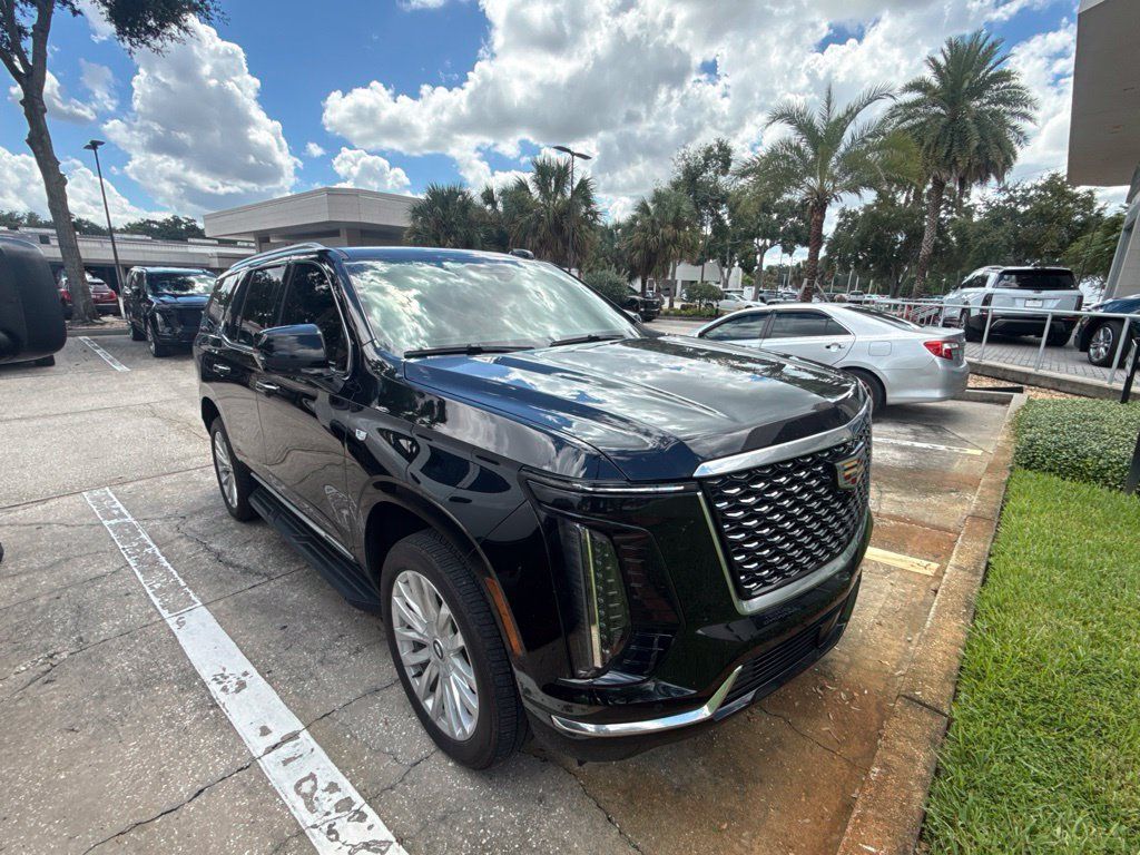 Used 2025 Cadillac Escalade Luxury RWD image 3