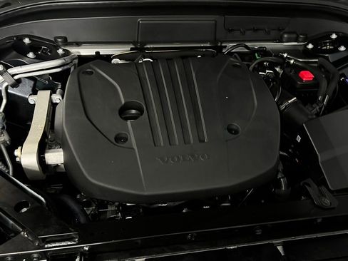 Used 2025 Volvo XC60 B5 Plus image 33