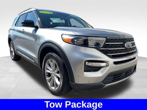 Used 2024 Ford Explorer XLT w/ Equipment Group 202A AWD/4WD image 7