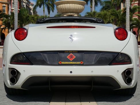 Used 2014 Ferrari California RWD image 41