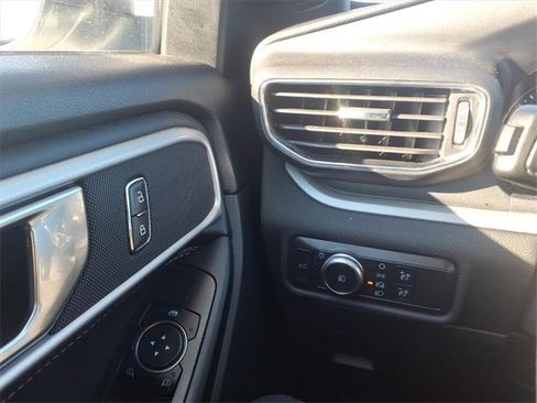 Used 2020 Ford Explorer XLT w/ Equipment Group 202A image 21