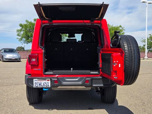 Used 2024 Jeep Wrangler Unlimited Sahara w/ Safety Group AWD/4WD image 19