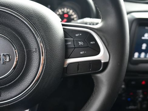 Used 2018 Jeep Renegade Latitude image 20