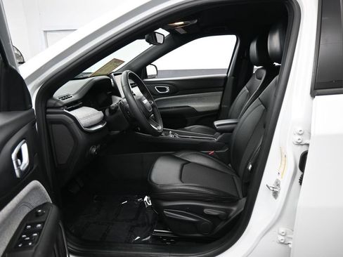 Used 2024 Jeep Compass Latitude AWD/4WD image 11