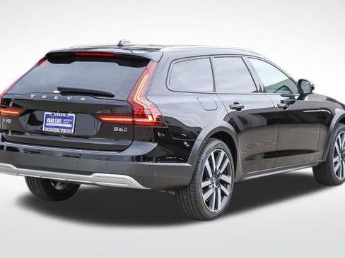 New 2025 Volvo V90 B6 Cross Country Plus w/ Protection Package Premier image 9