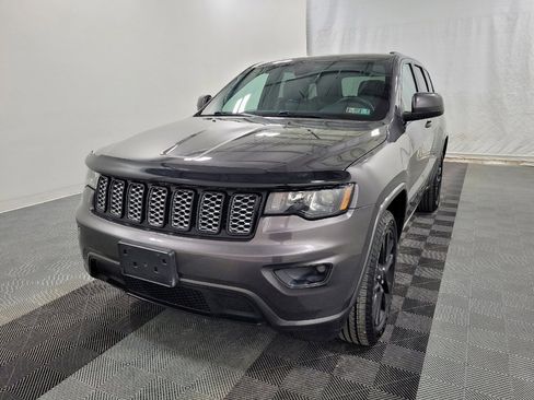 Used 2018 Jeep Grand Cherokee Altitude image 15