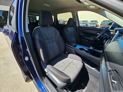 Used 2024 Nissan Rogue SV image 29