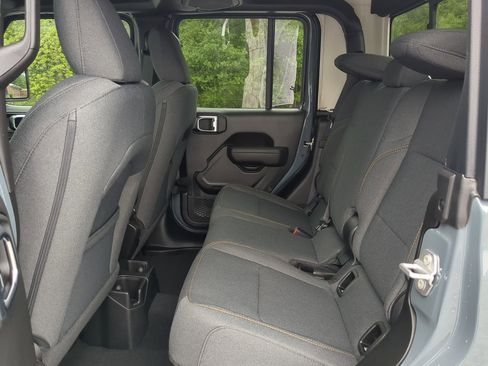 New 2025 Jeep Gladiator Sport image 12