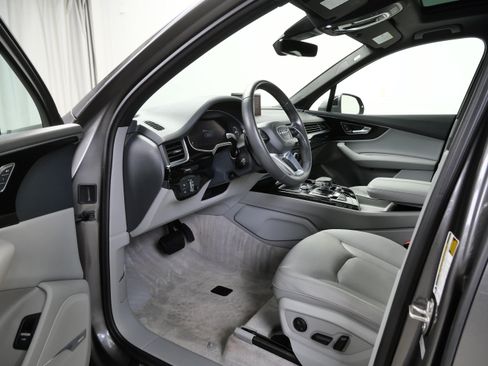 Used 2018 Audi Q7 3.0T Premium Plus AWD/4WD image 14