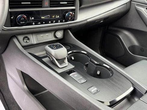 Used 2025 Nissan Rogue SV w/ SV Premium Package image 22