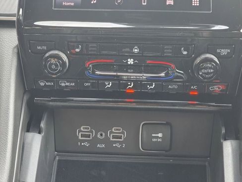 New 2025 Jeep Grand Cherokee Altitude image 17